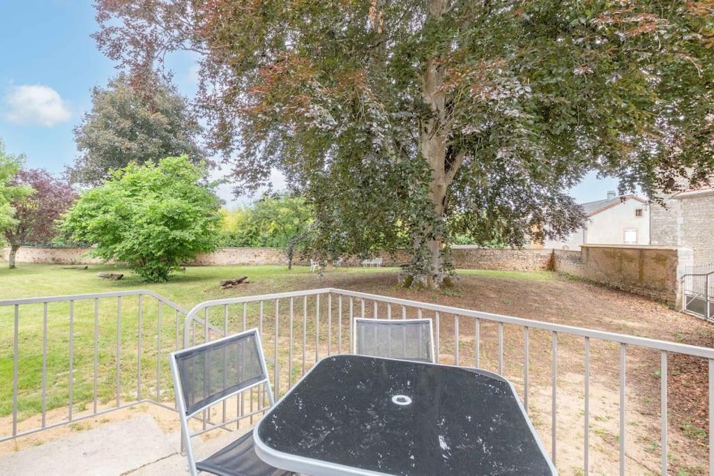 Cabana & Le Gite De La Tour - Proche Macon Nord Lugny Exterior foto